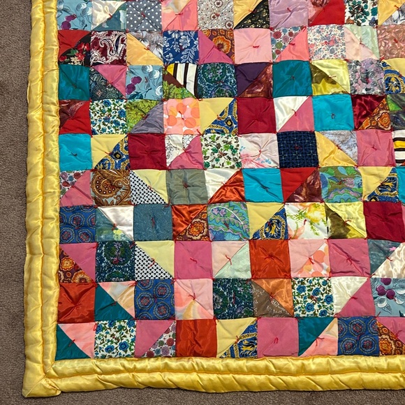 Vintage Patchwork Quilt. 1969 handmade, 56”x65”. Good condition - Picture 6 of 15